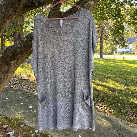 Latched Mama Nest Nursing Tunic in Whisper (Maternity or Nursing Friendly) - Picture 1 of 4